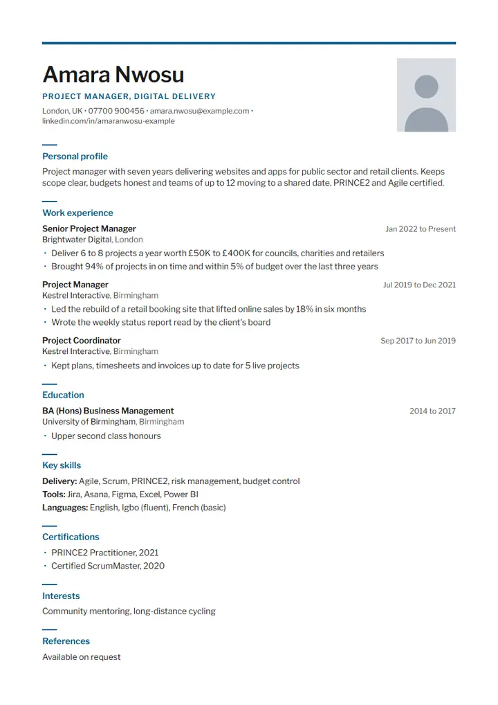 Modern CV template: a sans-serif CV on A4 with a blue bar at the top and a photo placeholder beside the name